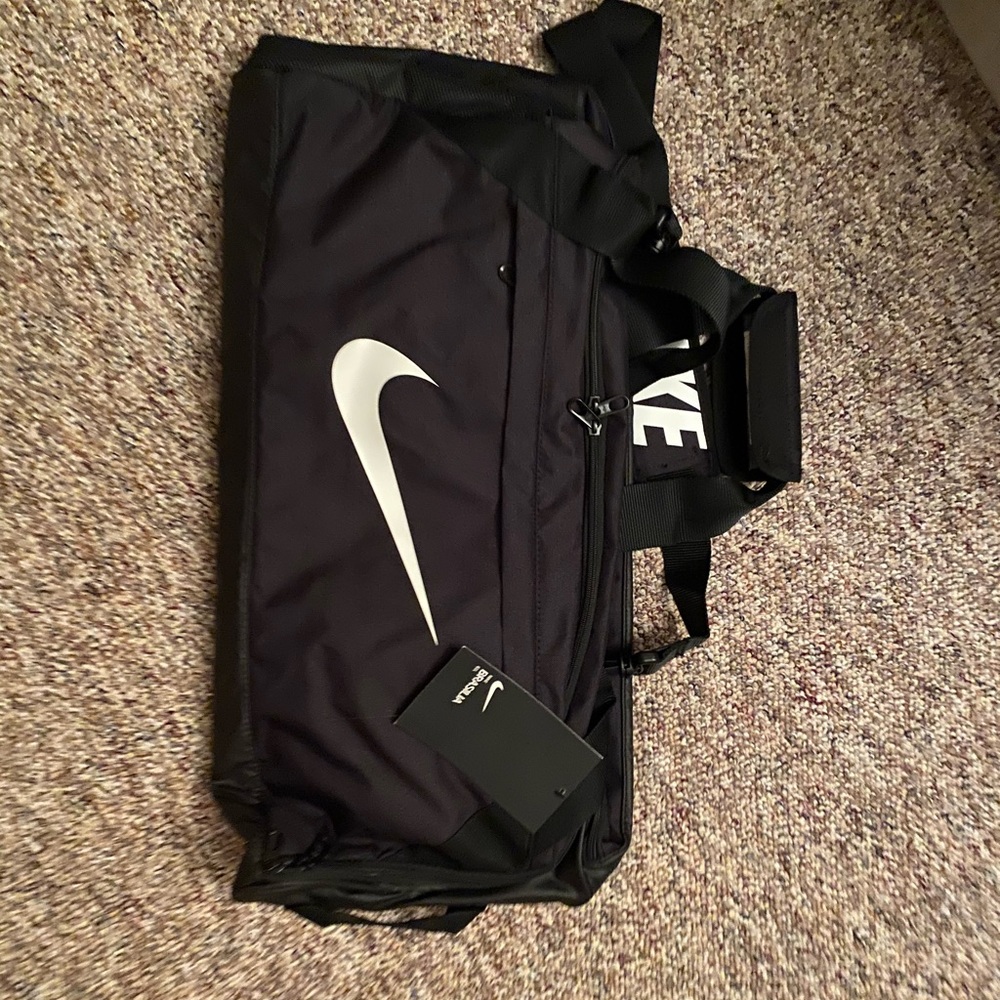 *SOLD*Nike Brasilia Duffel Bag - Picture 1 of 2